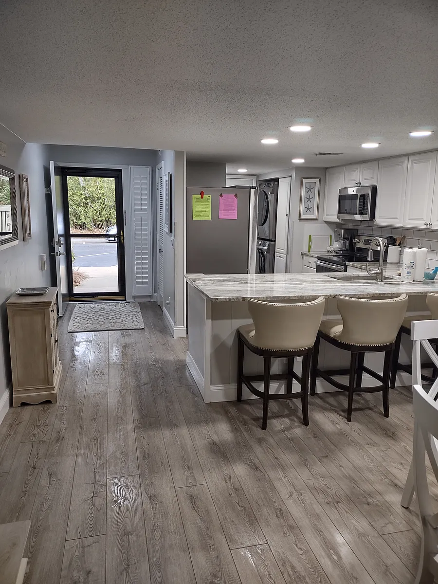 Building Photo - 26 S Forest Beach Dr #62