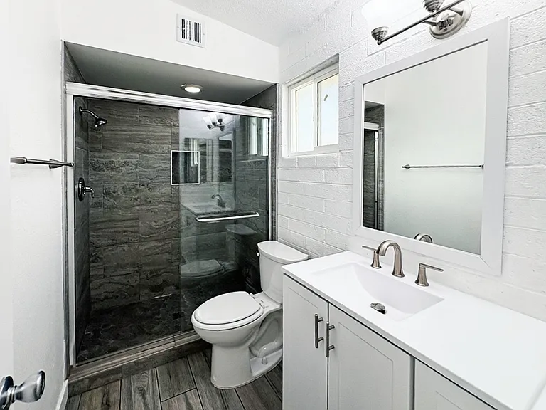 4202 N 27th St #11 — Photo 17