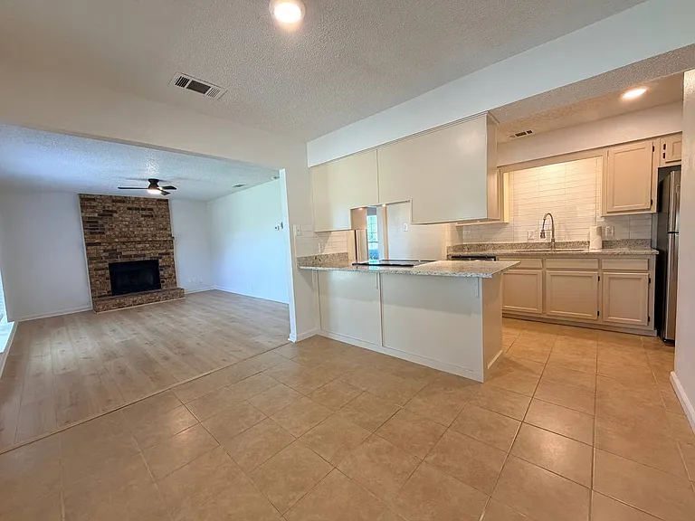 3807 William St — Photo 3
