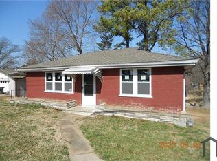 7711 Woodstock Rd, Saint Louis, MO 63135