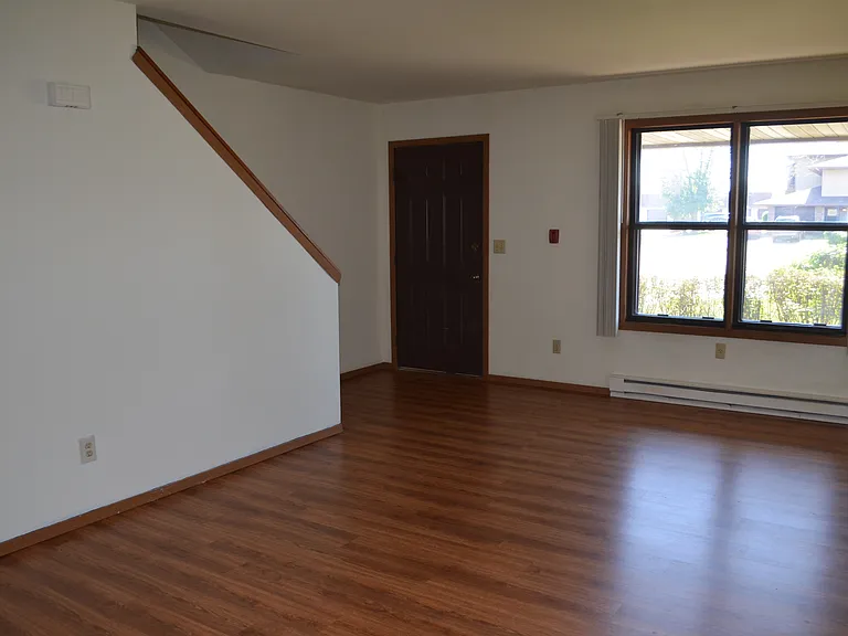 Applegate Apartments — Photo 5