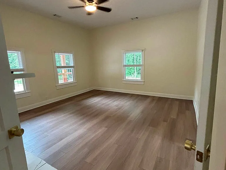 410 Mears St — Photo 6