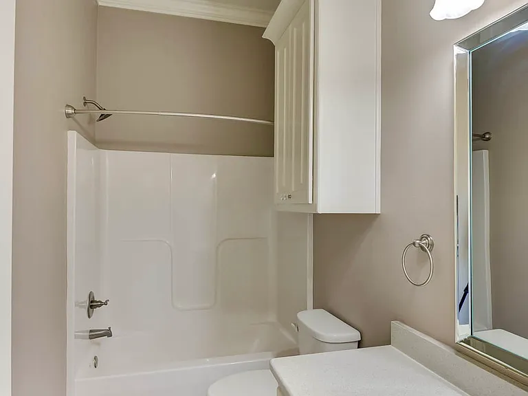 555 Canterbury Ln — Photo 11