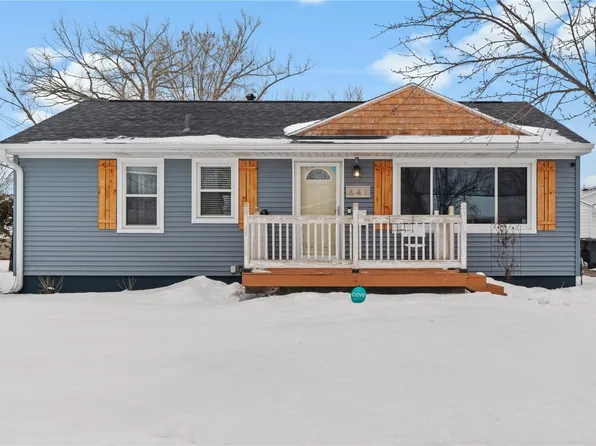 641 39th St NE, Cedar Rapids, IA 52402