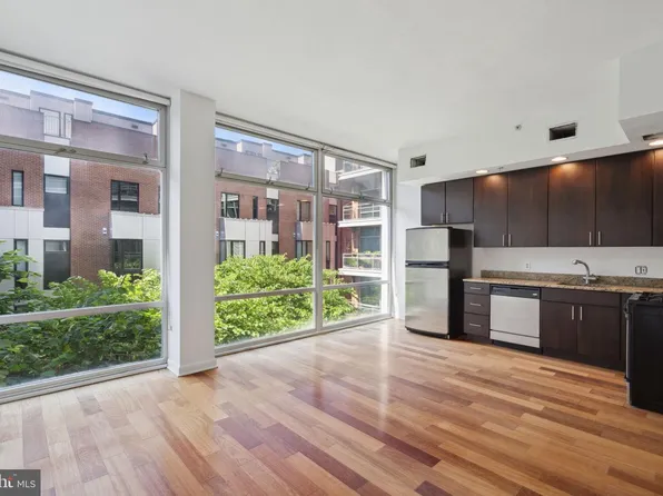 22 S Front St APT 304, Philadelphia, PA 19106