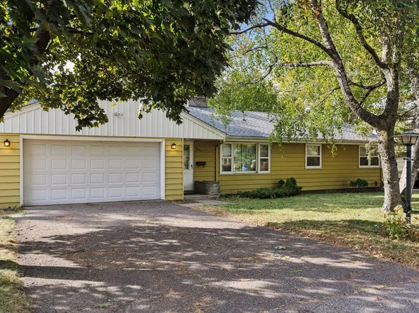 3837 Edgewood Ave N, Crystal, MN 55427
