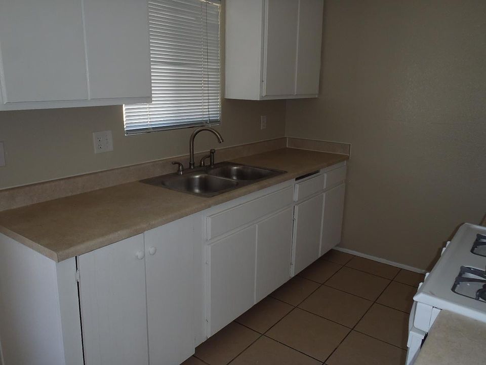 1st image of 555 Sioux Dr #B