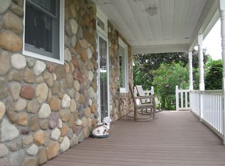 568 Rock Glen Rd, Sugarloaf, PA 18249