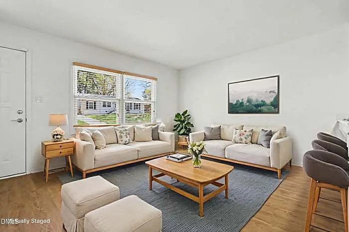 4 bed, 2.5 bath, 1821 sqft, $2,100 — Photo 3