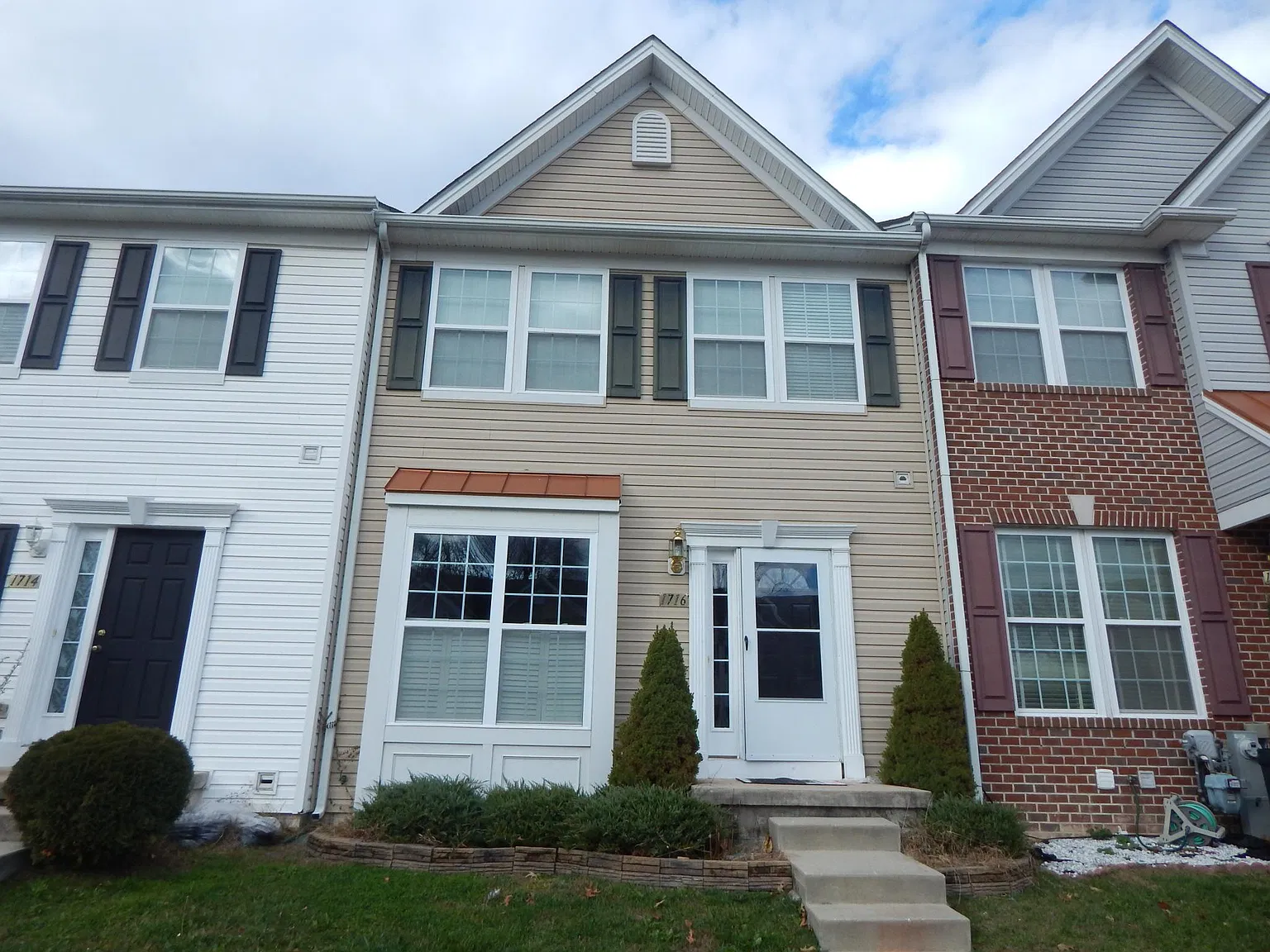 3 bed, 3.5 bath, 1406 sqft, $2,950 — Photo 1