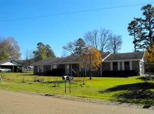 711 W Clark Ave, De Queen, AR 71832