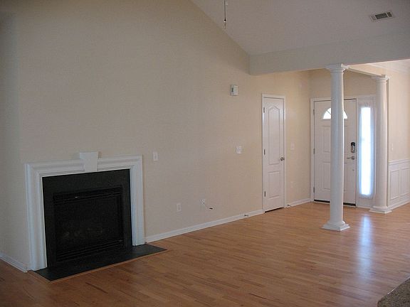 4th image of 281 Wycliff Dr