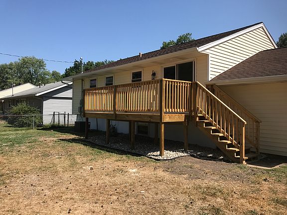 3rd image of 925 W Corrington St