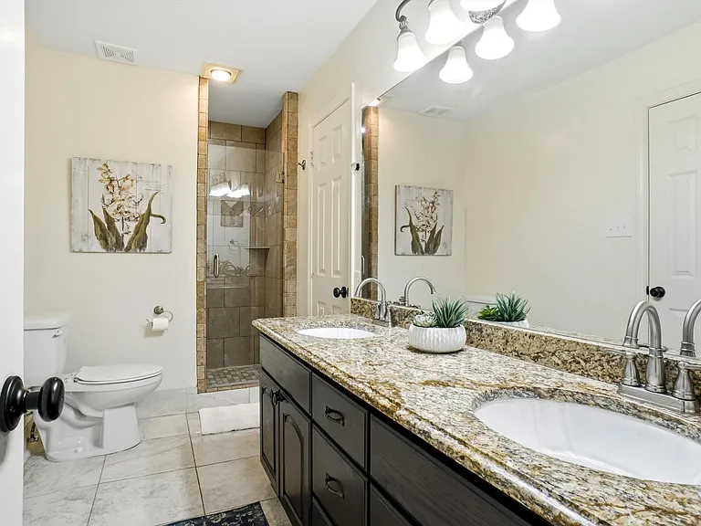 2412 Emerald Cir — Photo 32