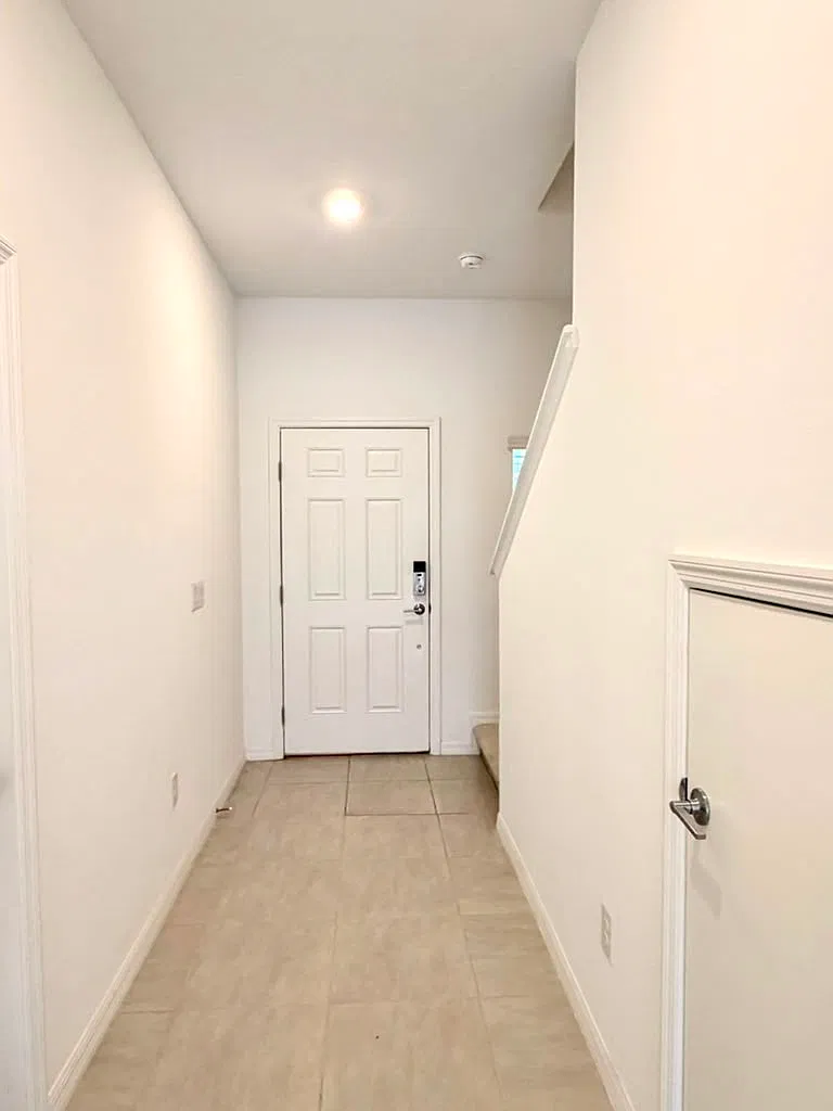 3 bed, 2.5 bath, 1555 sqft, $2,100 — Photo 3