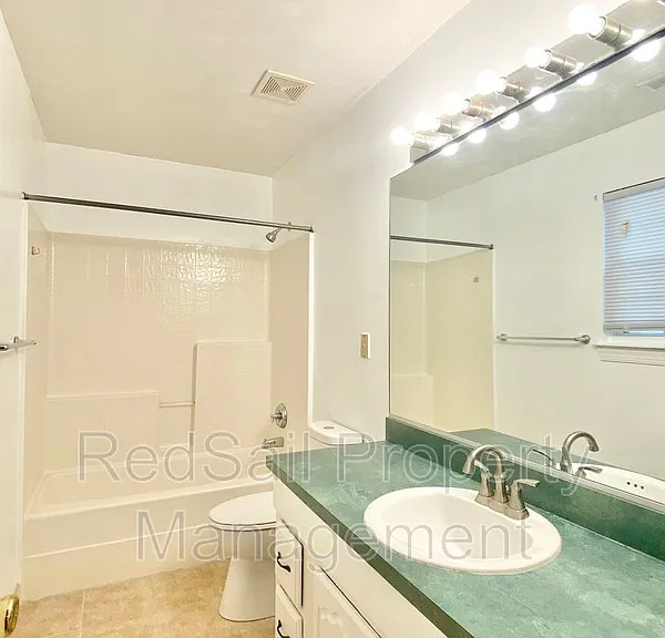 500 Windward Dr — Photo 16