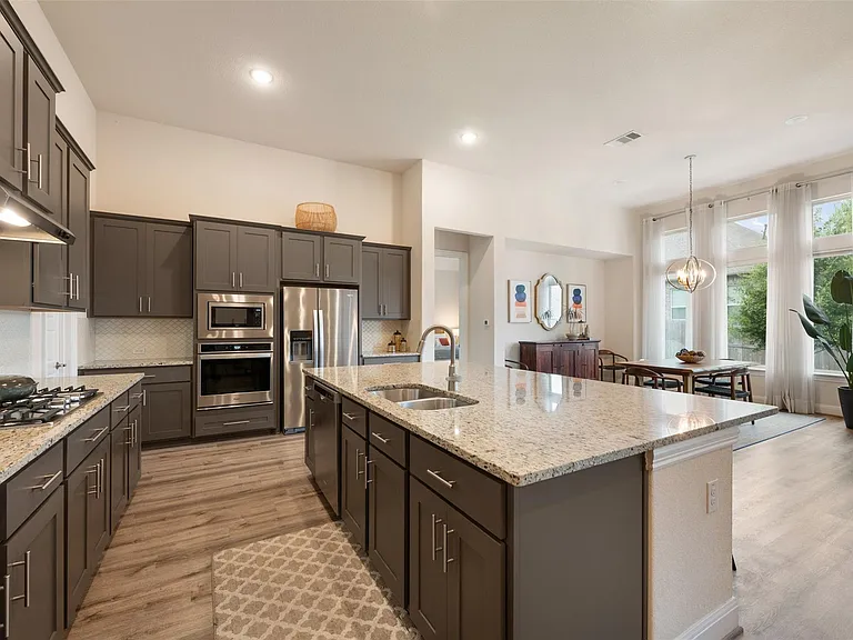 725 Millcreek Ln — Photo 9