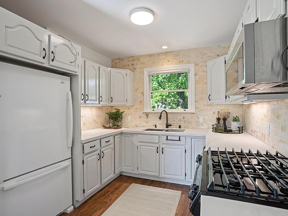 3rd image of 7 Neame Avenue