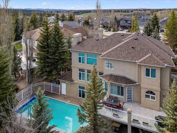 216 NW Evergreen Heath SW, Calgary, AB T2Y 3B6
