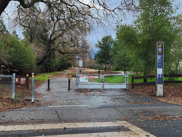 Elaine Dr — Photo 27