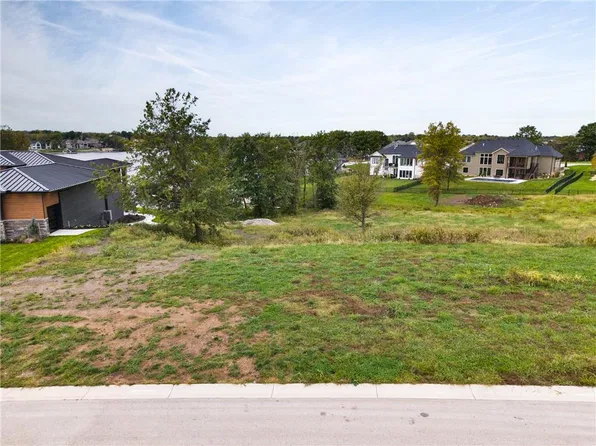 18 Tomahawk Cir, Greenwood, MO 64034