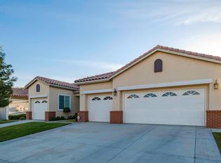 11046 Dandelion Ln, Apple Valley, CA 92308