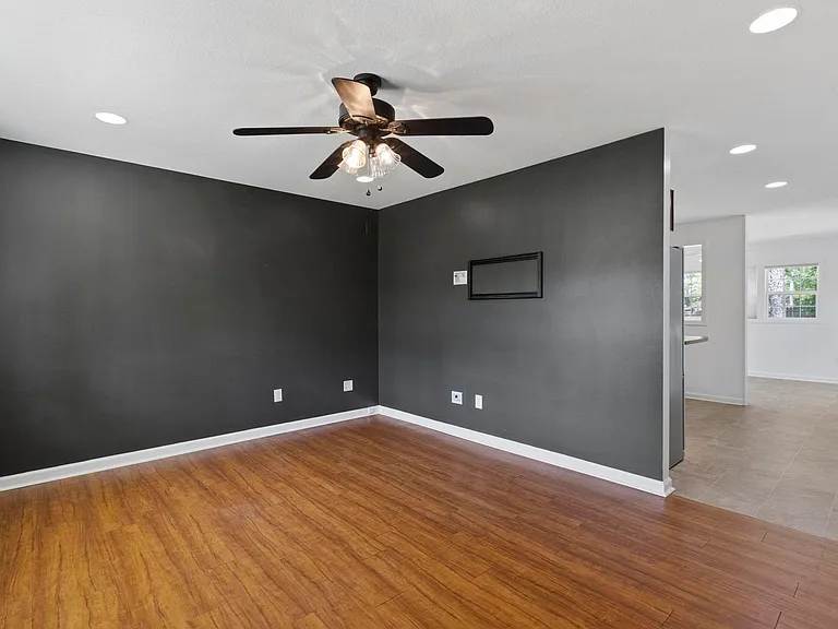 117 Brians Woods Rd — Photo 3