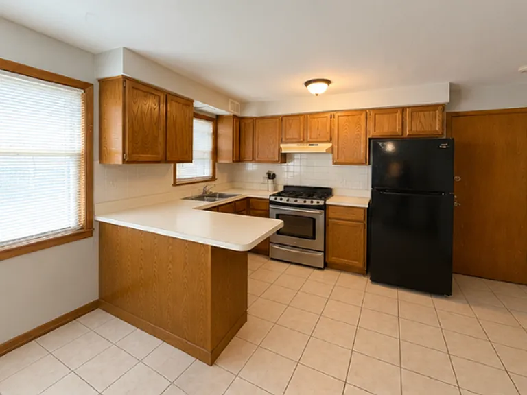 8039 Grand Ave — Photo 4