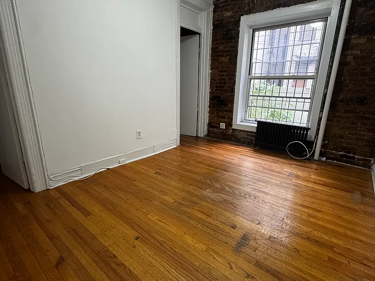 207 E 5th St #2 — Photo 4