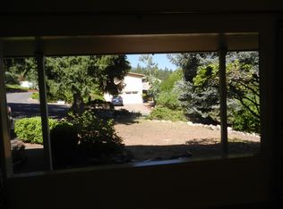 1122 Hillview Dr, Ashland, OR 97520