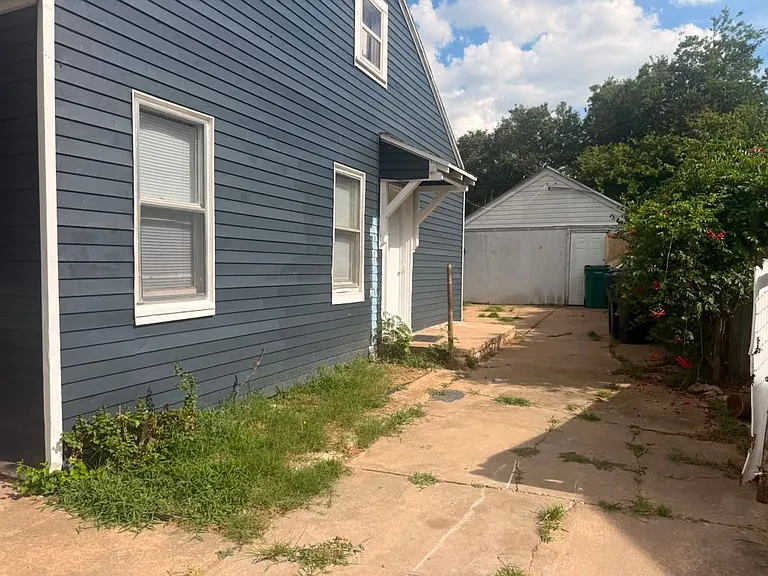 3228 NW 26th St — Photo 2