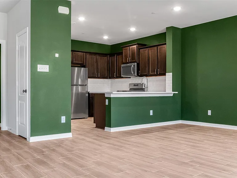 3730 Malibu Dr — Photo 3