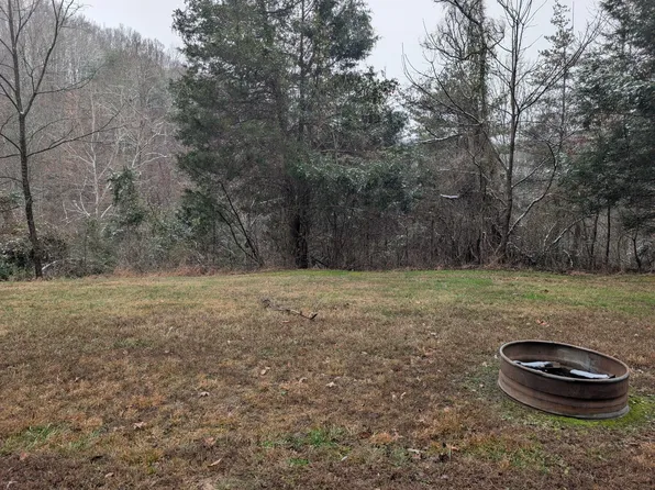 1 Maloneys Rd, Campton, KY 41301