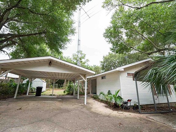 2nd image of 2570 Bayou Blvd