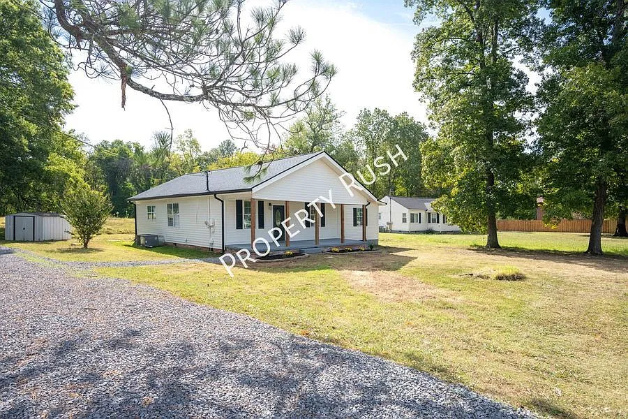 1522 Happy Valley Rd. - Charming 4 bed/2 bath rental home in Rossville! $1,795/mo. — Photo 3