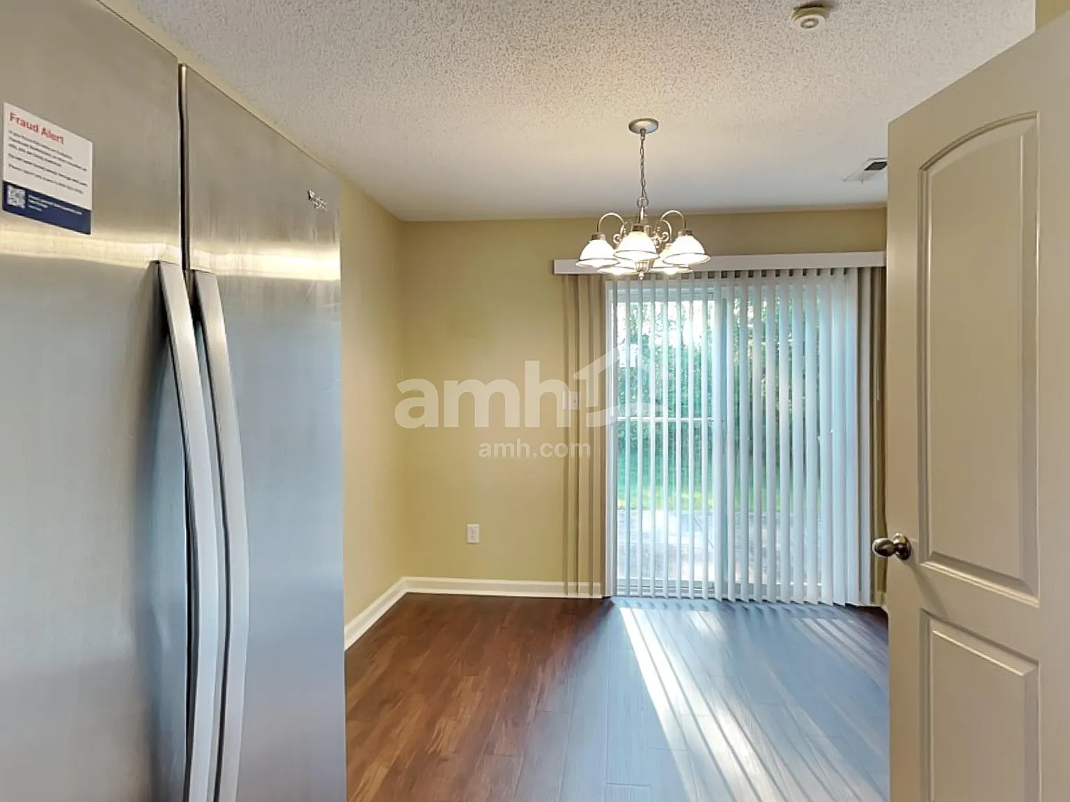 3 bed, 2.0 bath, 1240 sqft, $1,765 — Photo 4