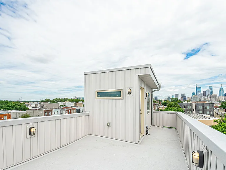 2137 Cross St — Photo 22