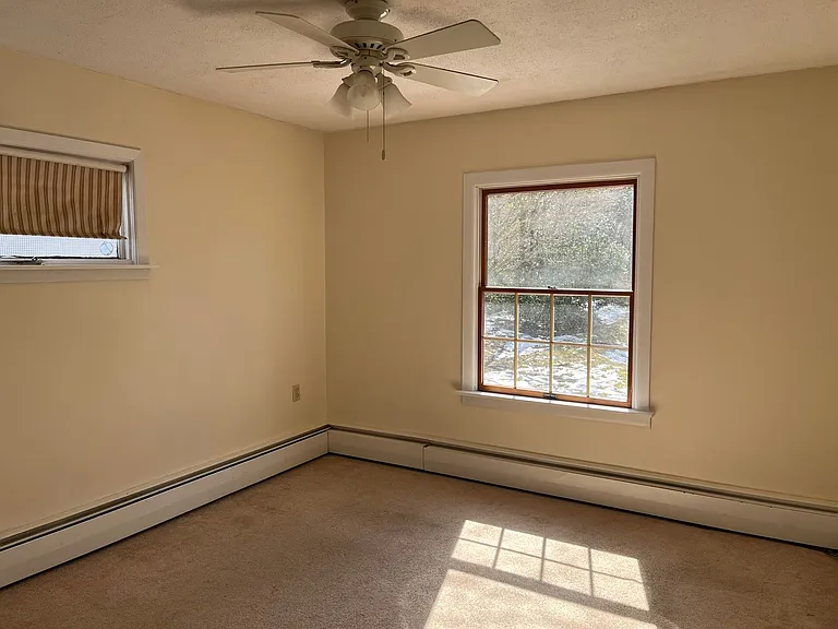 940 Woodlawn St — Photo 22