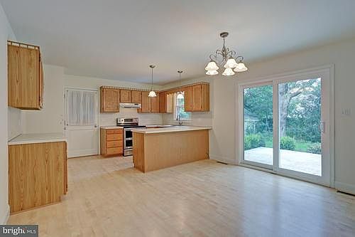 5th image of 38 Wooded Run Dr
