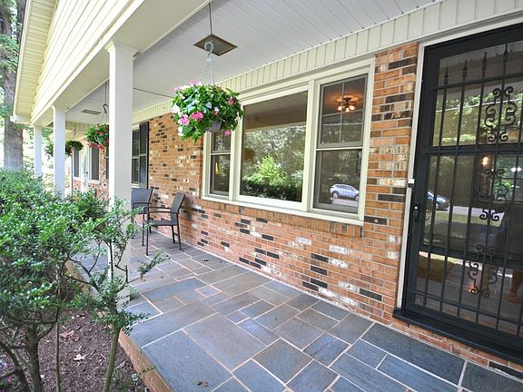 3rd image of 1222 Lakeview Dr