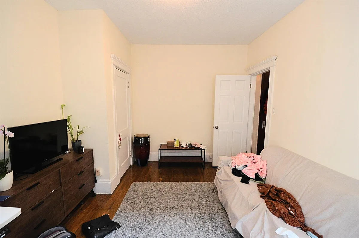 Building Photo - 137 Peterborough St #11
