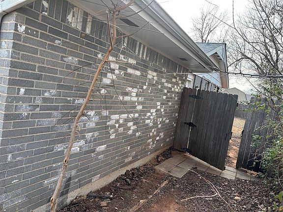 4th image of 221 S Silver Dr