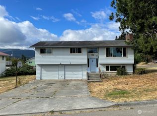 1038 W 10th St, Port Angeles, WA