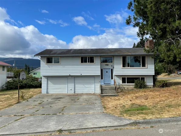 1038 W 10th Street, Port Angeles, WA 98363