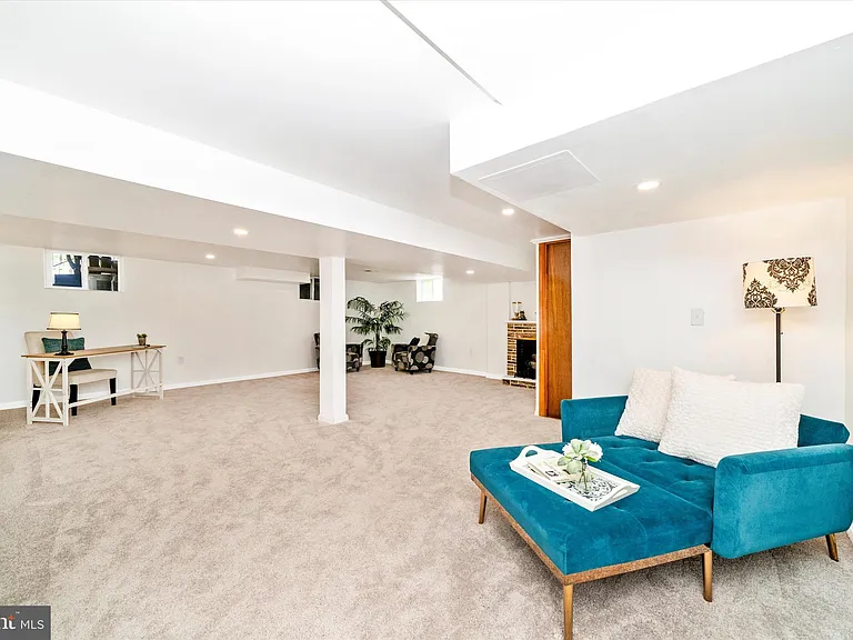 8409 Woodward St — Photo 31