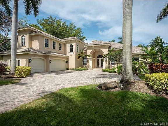 Beautiful Pinecrest Estate