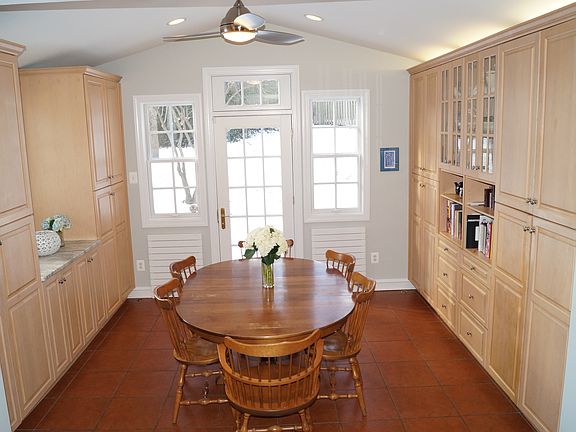 5th image of 10 Hathaway Cir