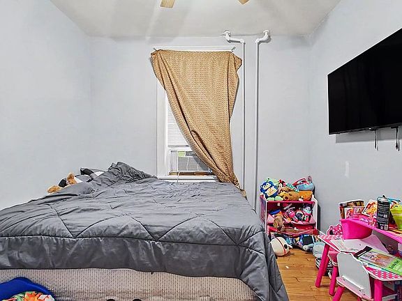 5th image of 4008 Fir St