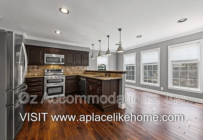 10508 Reeder St — Photo 11