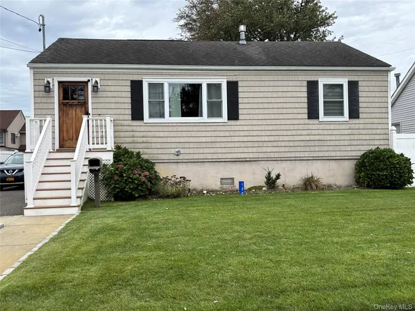 120 Lincoln Place, Massapequa, NY 11758